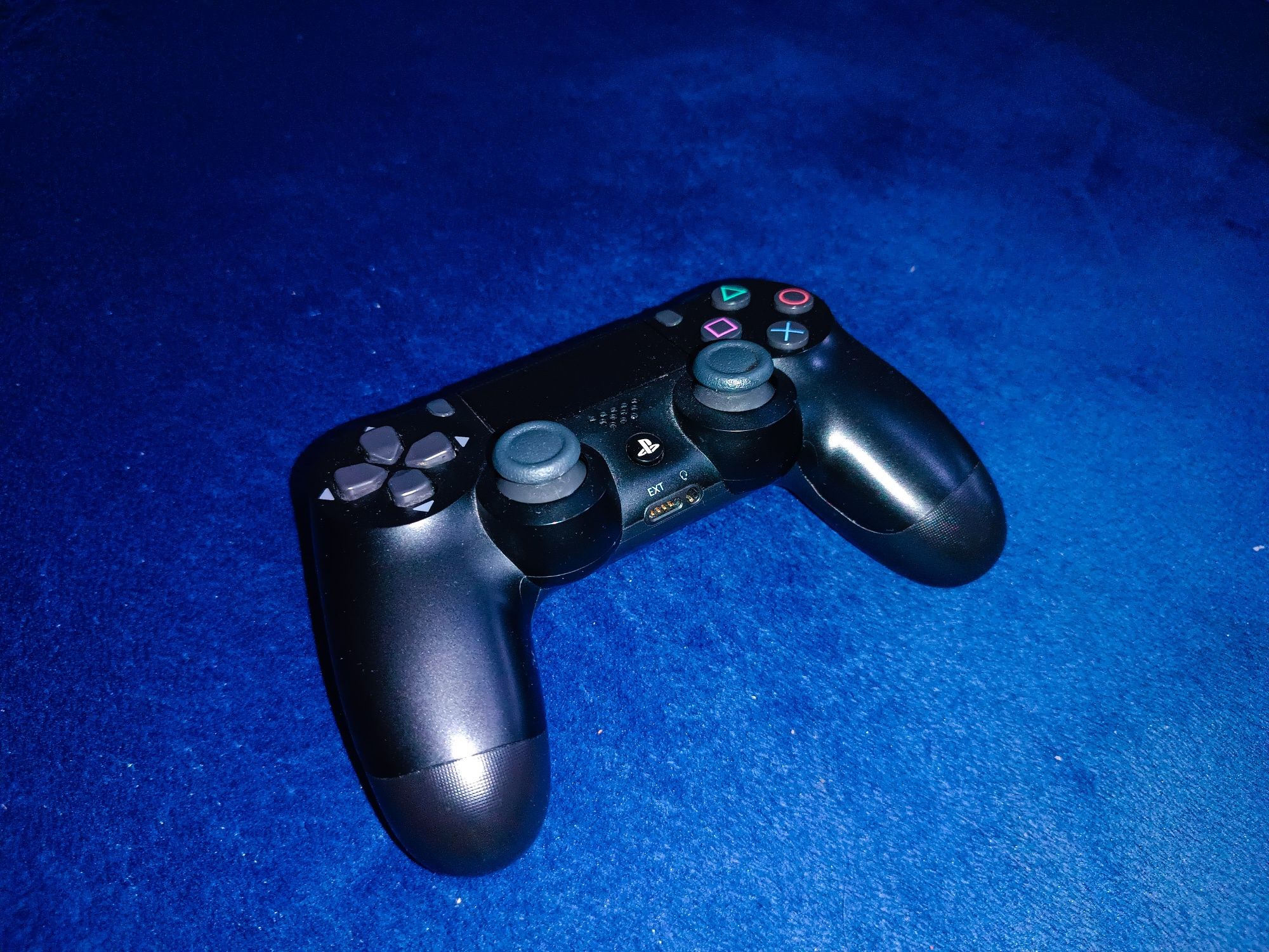 PlayStation 4 slim 1 TB + kontroler + okablowanie+6 gier