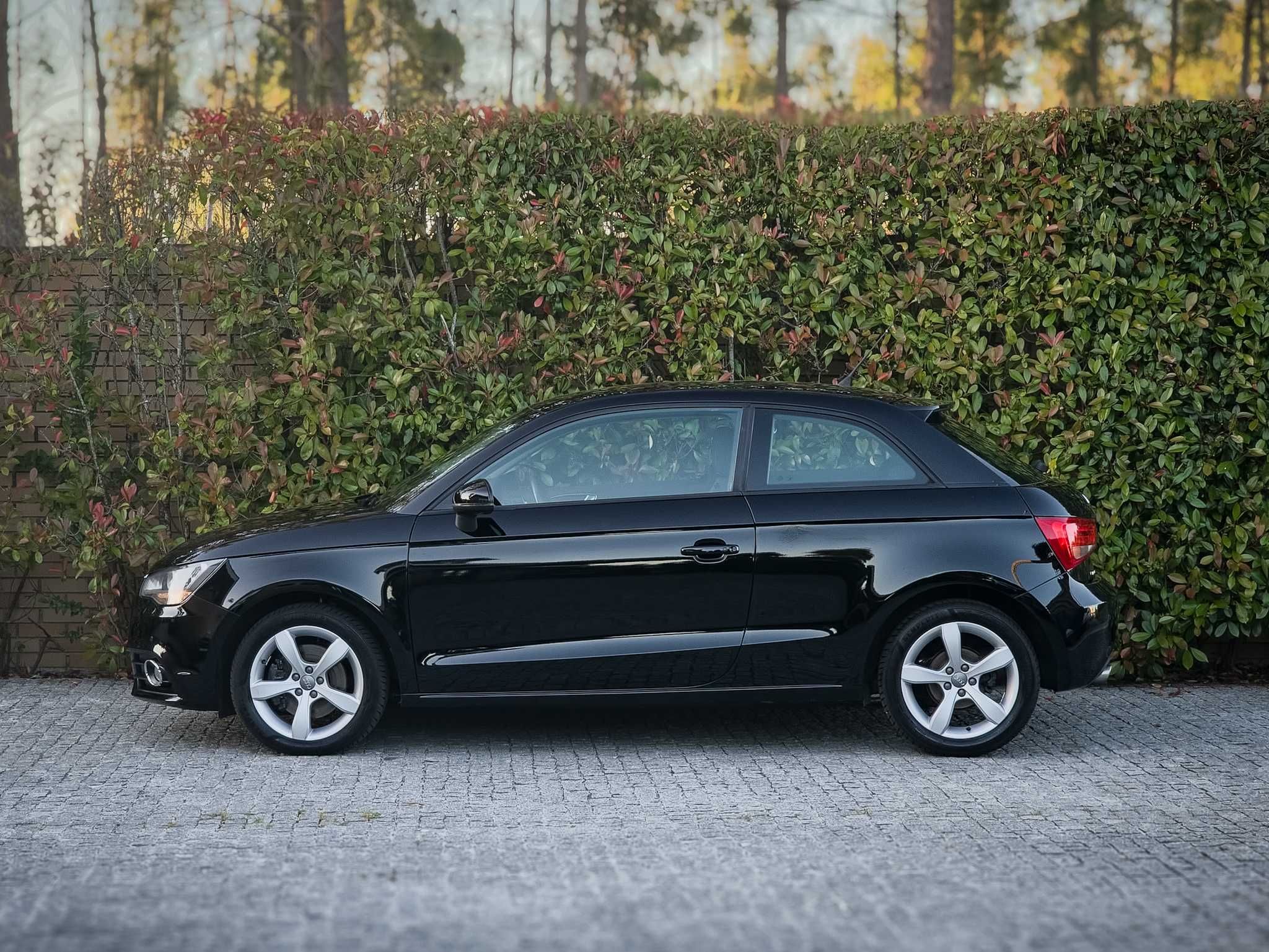 Audi A1 1.6 Tdi 105cv *Muitos extras*