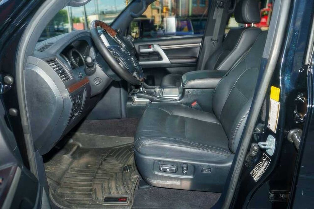 Toyota Land Cruiser      2020