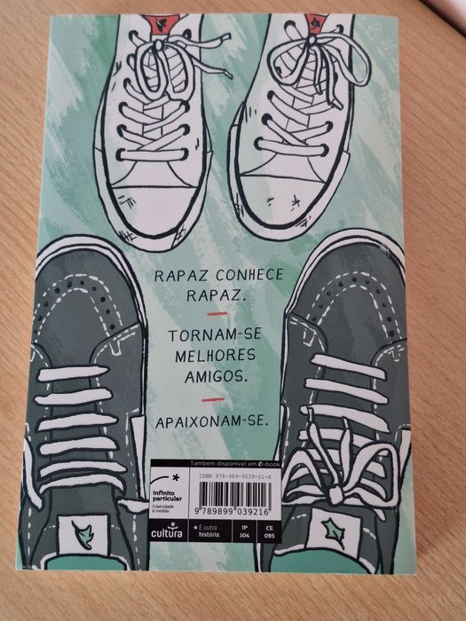 Livro "Heartstopper"