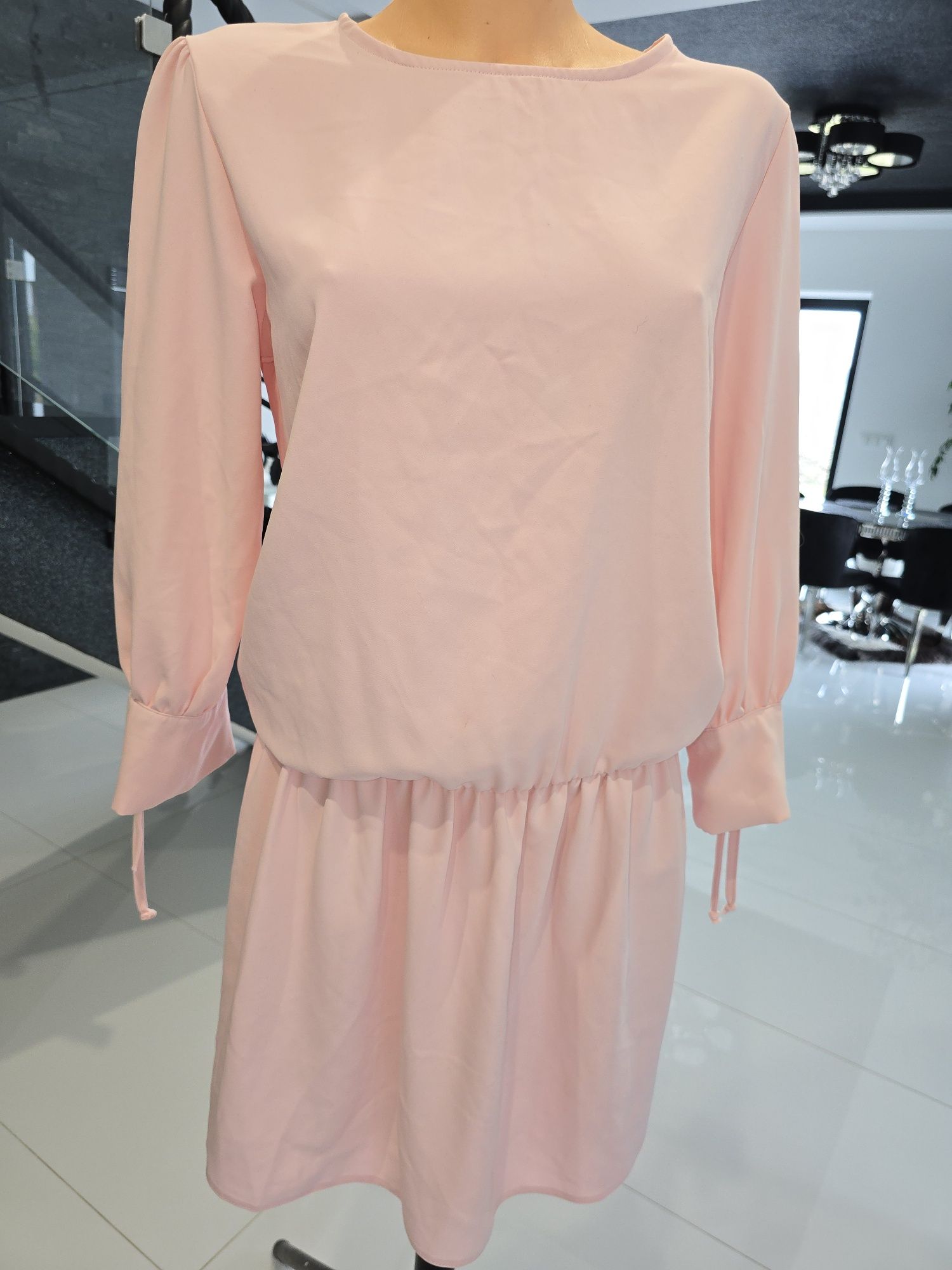 Sukienka pastelowa pudrowy róż wygodna elegancka stylowa z gumka Soho