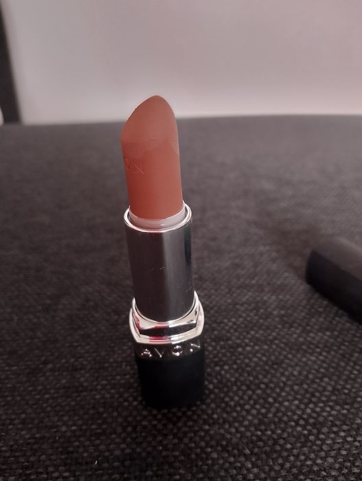 Pomadka Avon brązowa