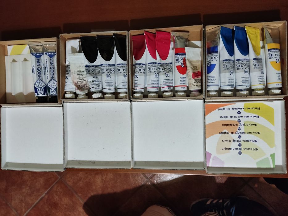 Tintas e pincéis