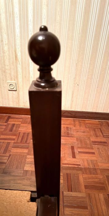 Cama de casal Dona Maria século XX madeira maciça mogno ótima