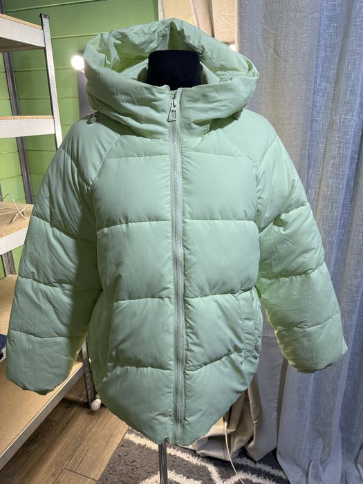 Куртка в хорошомц стані, є дефект