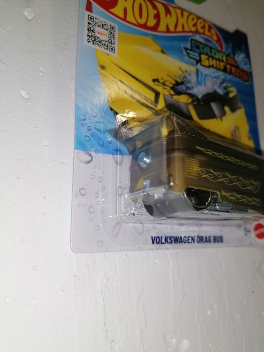 Hot Wheels Volkswagen Drag Bus color shifter