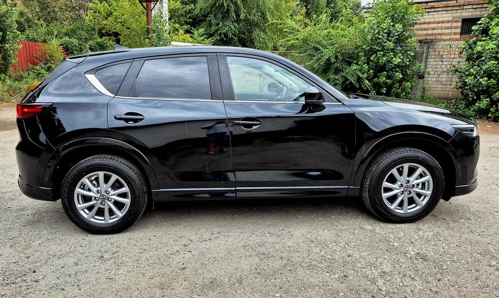 Mazda CX-5.select. black.