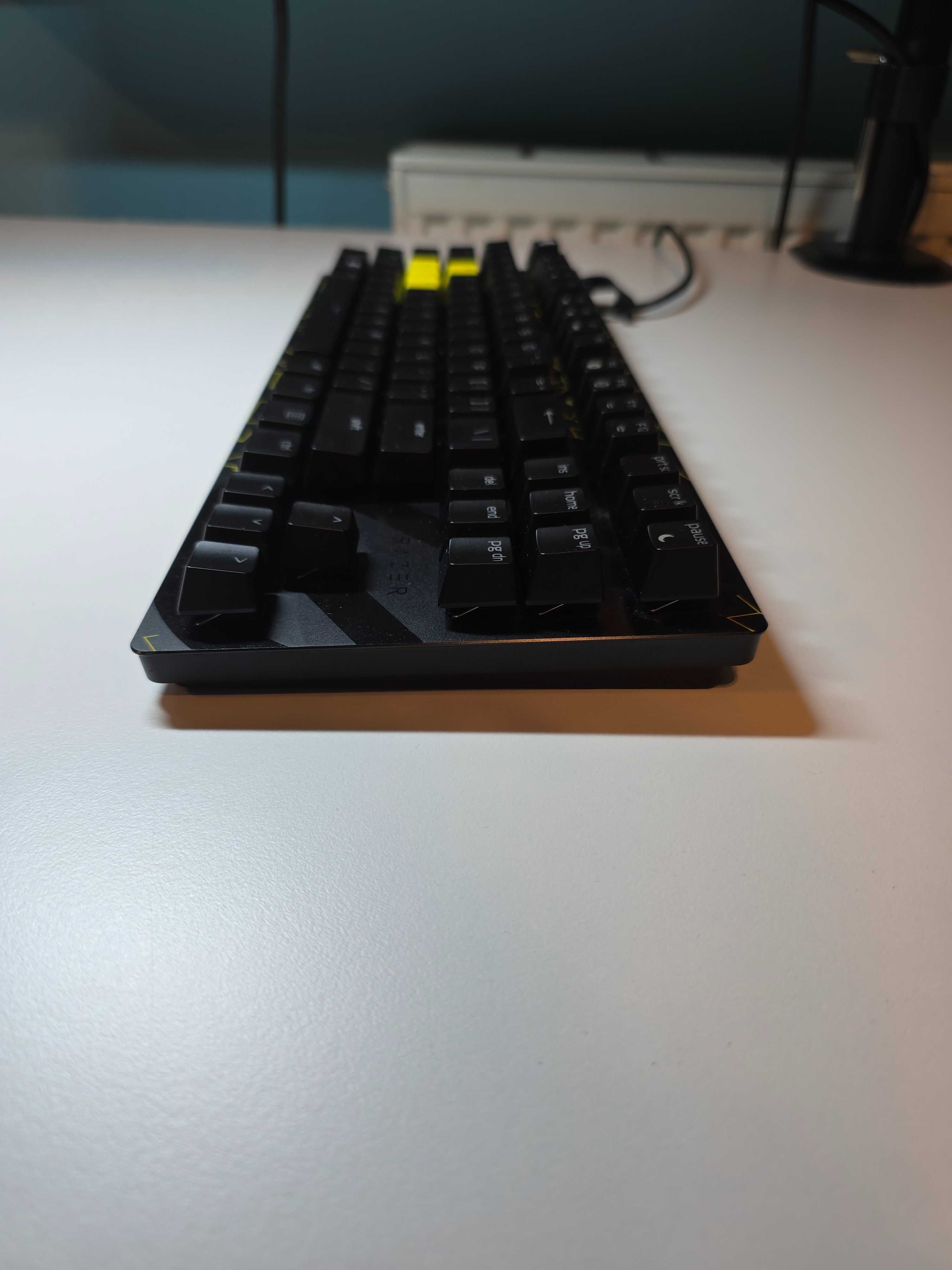 Razer Huntsman V2 TKL esl Edition Red Switch
