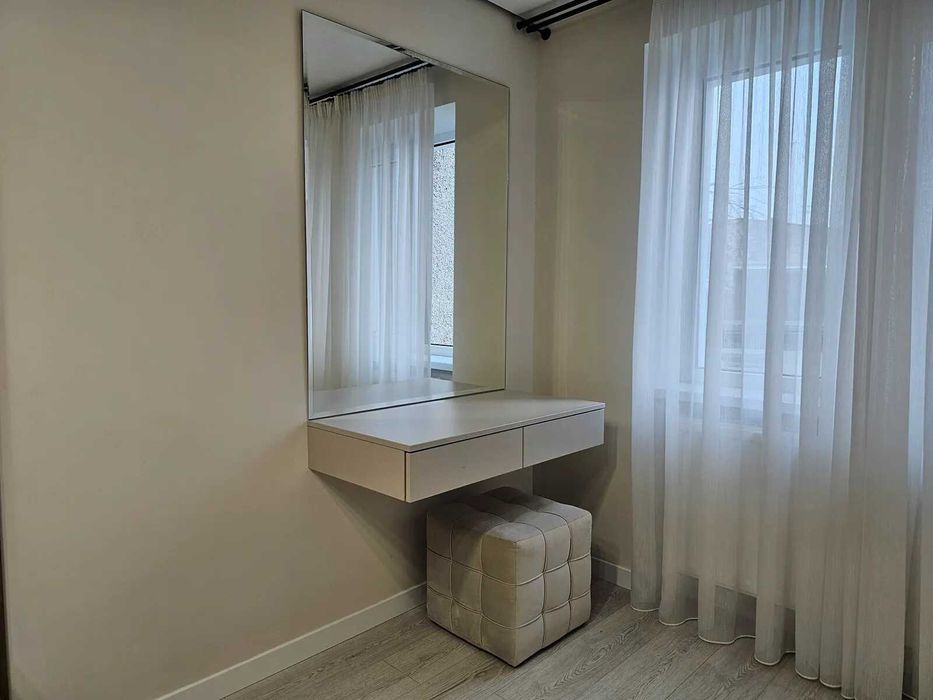 Двокімнатна з кухнею-студією біля стометрівки