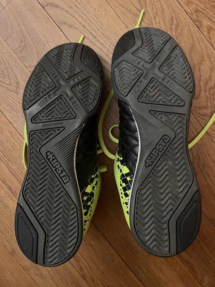 Buty firmy Kipsta (halówki)