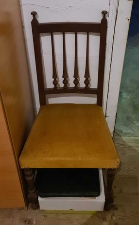 Cadeira vintage forrada a veludo