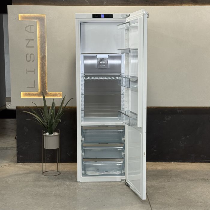 Вбудований холодильник K7748D.  2024 рік. Стан ідеальний! Як новий !!