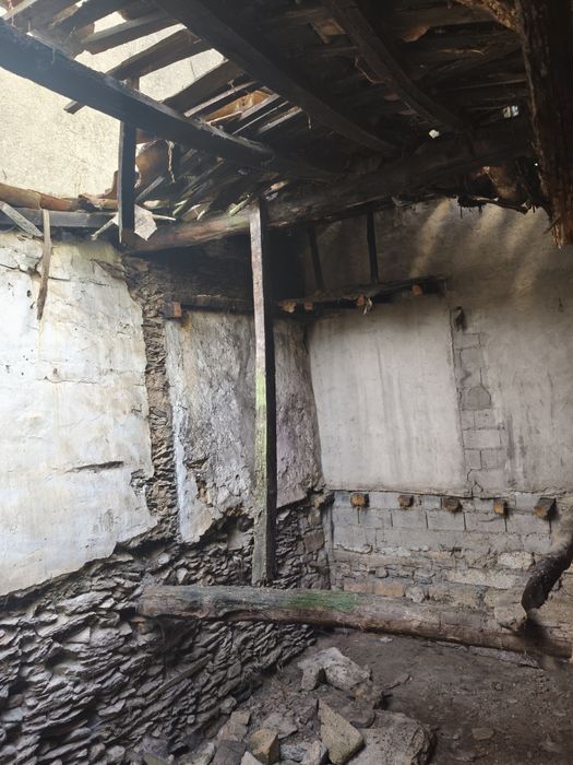 Casa em ruínas a venda