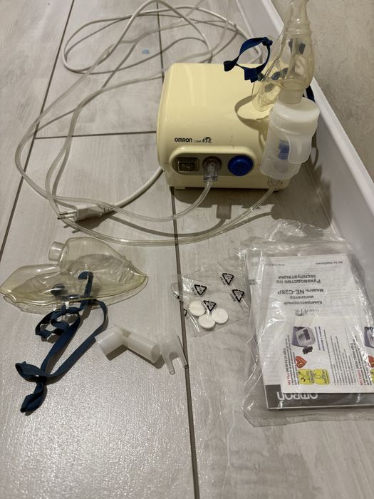 Компресорний інголятор небулайзер Omron