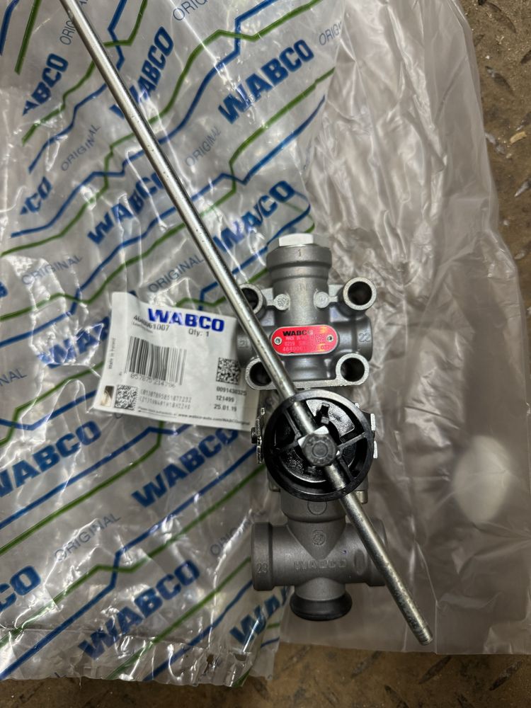 Кран рівня підлоги WABCO 4640061007