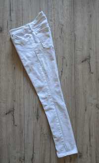 Белые женские джинсы б/у Levi's Strauss W30 L32 стрейчевые