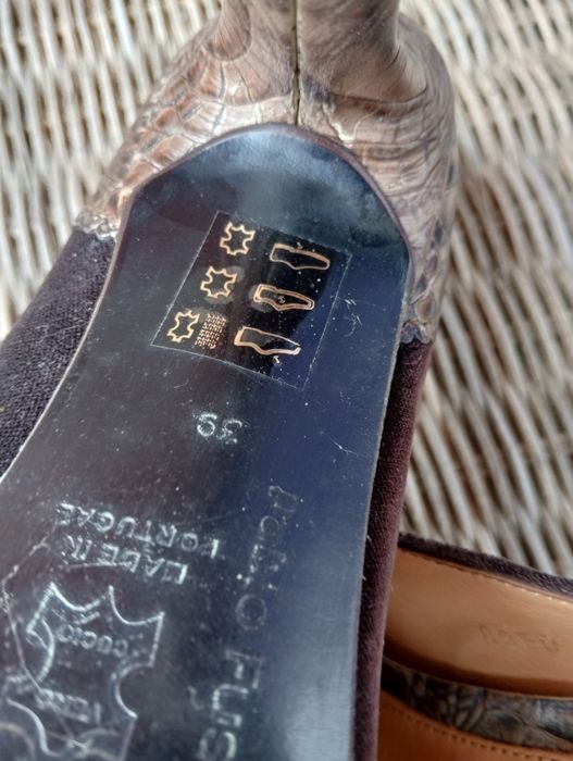 Sapatos de couro, genuína muito elegantes