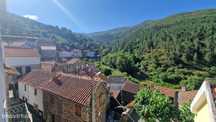 Moradia típica localizada em Sazes da Beira, no coração da Serra da Es