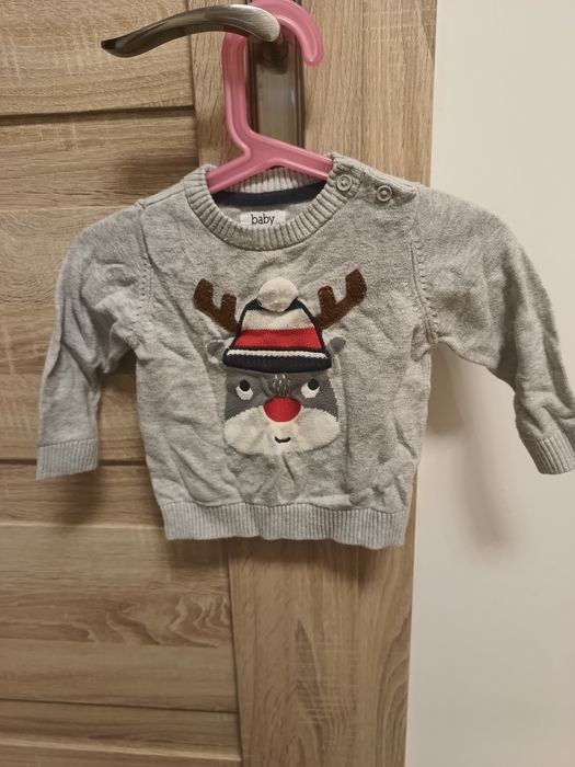 Szary świąteczny niemowlęcy sweterek z reniferem marka Baby Club 74 cm