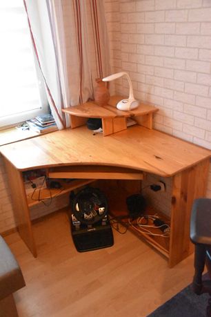 Drewniane biurko narozne