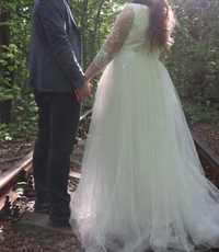 Білосніжна весільна сукня