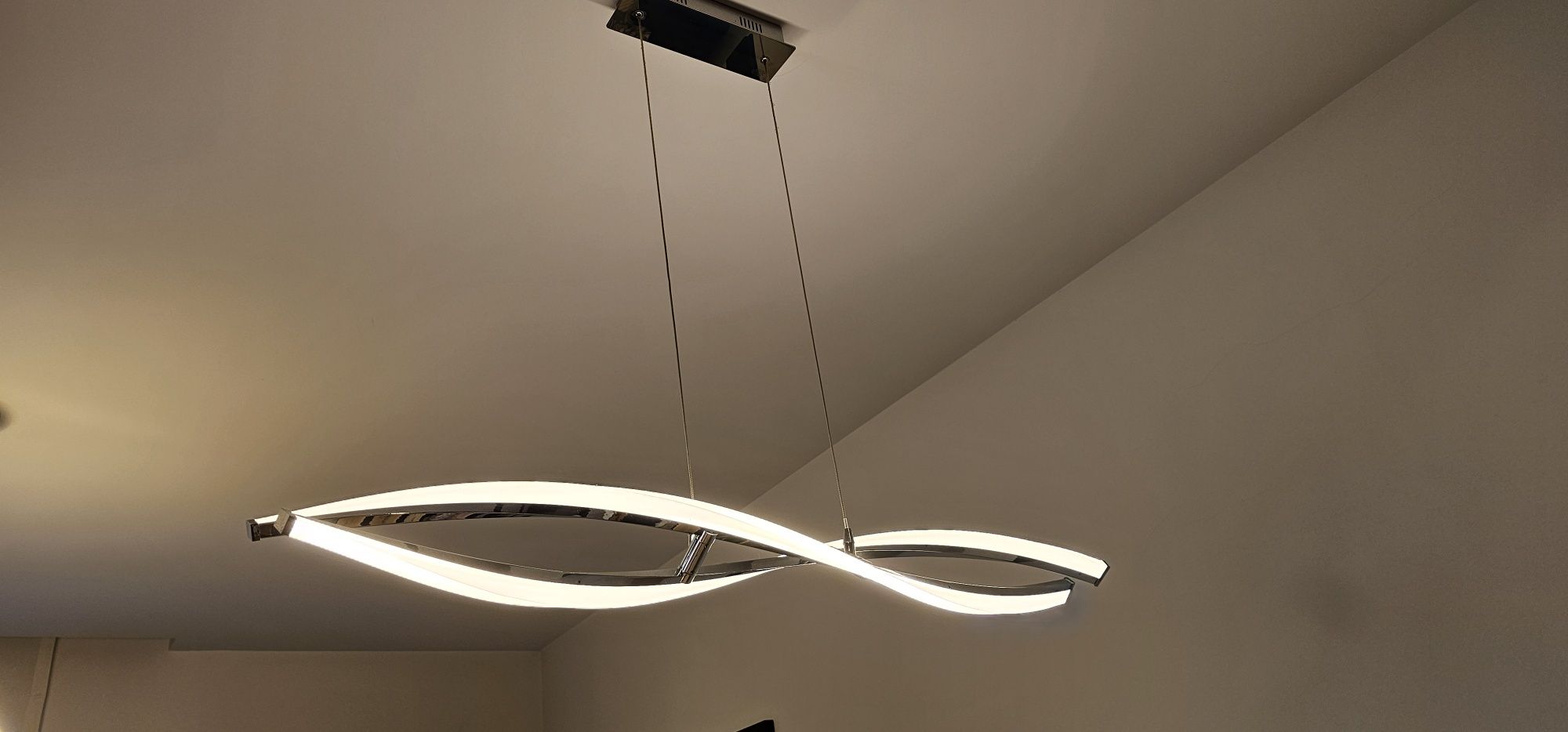 Lampa LED bez uszkodzeń jak nowa Na prawdę polecam