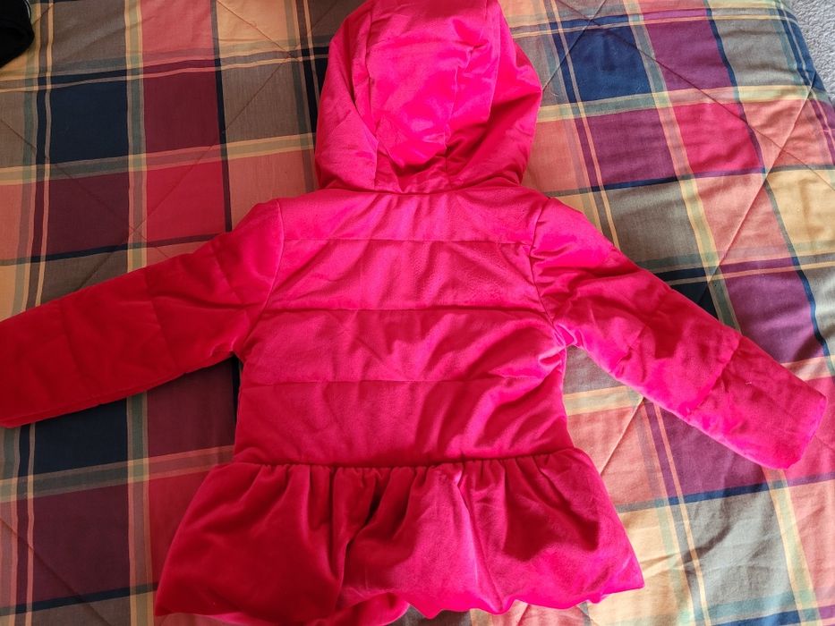 Sobretudo em veludo vermelho da Mayoral