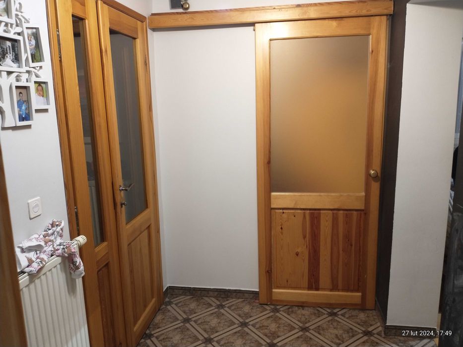 Drzwi przesuwne drewniane sosnowe z szybą , szerokość 88 wysokość 212
