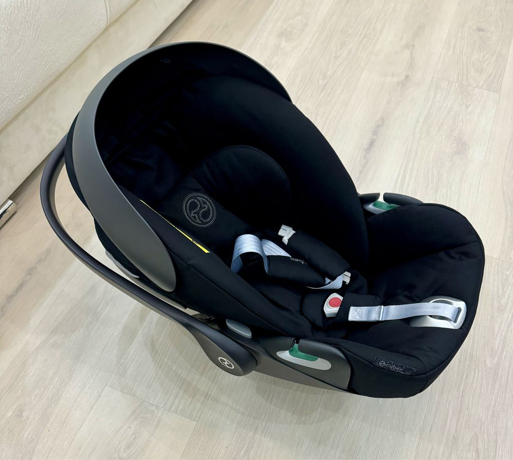 Автокрісло Cybex Cloud Z2 i-Size Deep Black