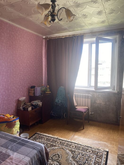 Продаи 3-х кім.кв з меблями та побутовою на 4-м районі.