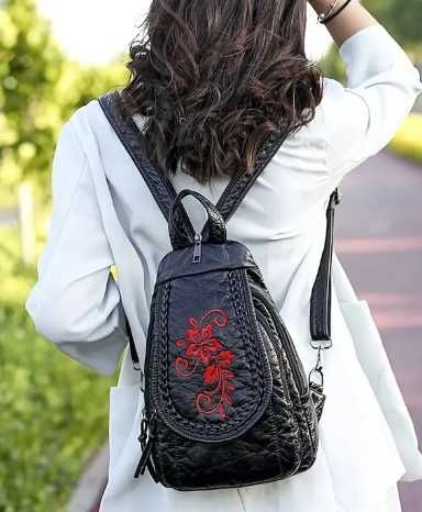 Vintage czarny plecak damski ozdobiony haftem kwiatowym lotosu