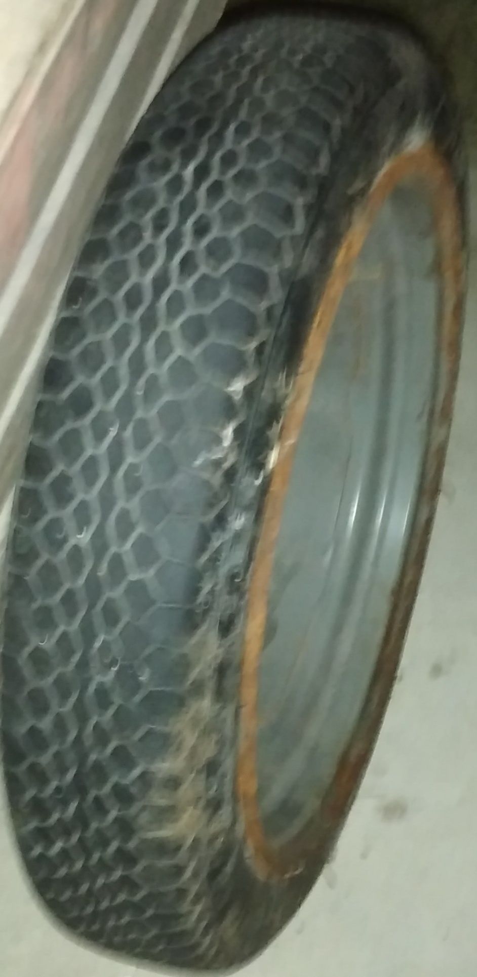 Vendo esta jante de ferro de furação de 4x105 R14