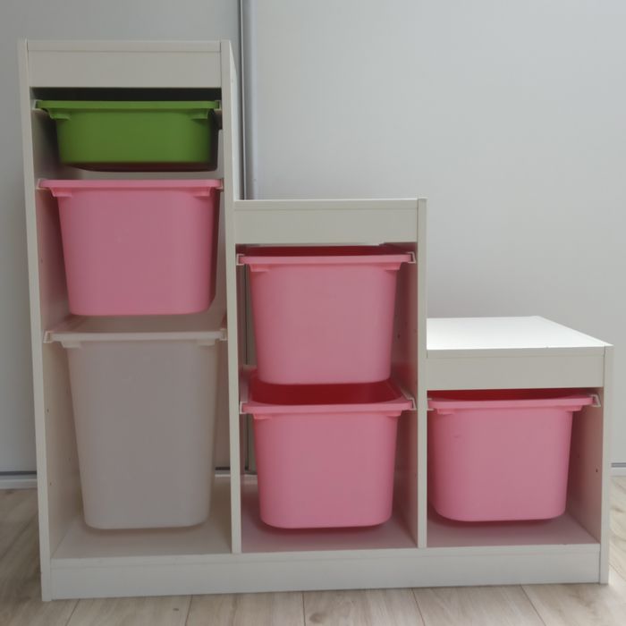 Regał IKEA Trofast z pojemnikami