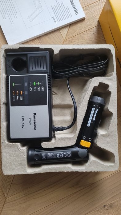 Wkrętarka przegubowa Panasonic EY 6220 NQ zestaw z ladowarka