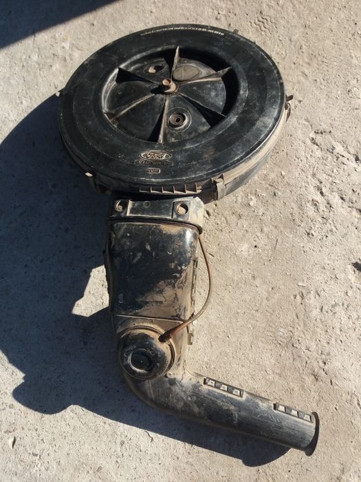 Корпус воздушного фильтра  Ford Granada  V6 2.0 2.3