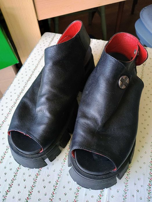 Buty damskie sandały ? na podwyższonej podeszwie