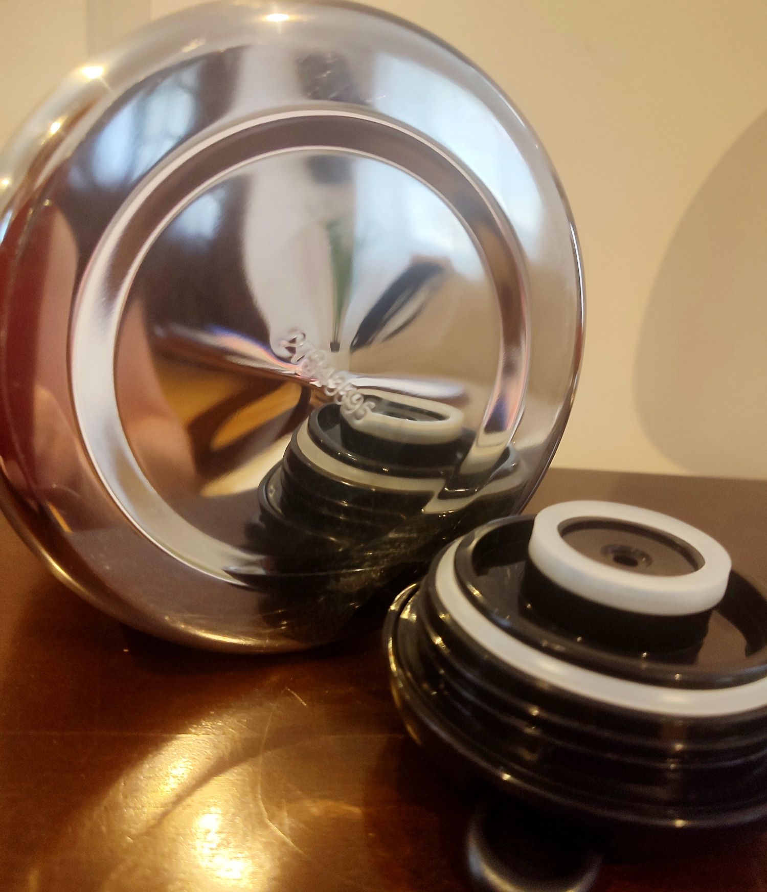 Na stół. Nowy termos 1,5 l, z metką duży na kawę, herbatę. Odbiór osob