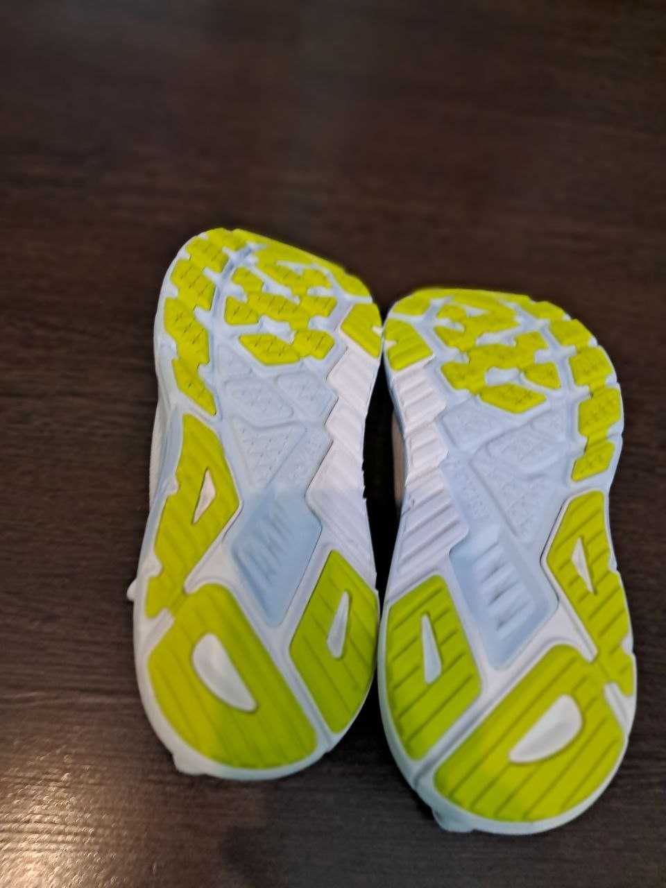 Кросівки Hoka Arahi 7.   Р 41 1/3 26см