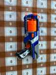 Pistola NERF strongarm