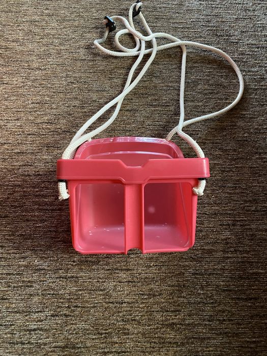 Huśtawka dla dziecka różowa plastikowa
