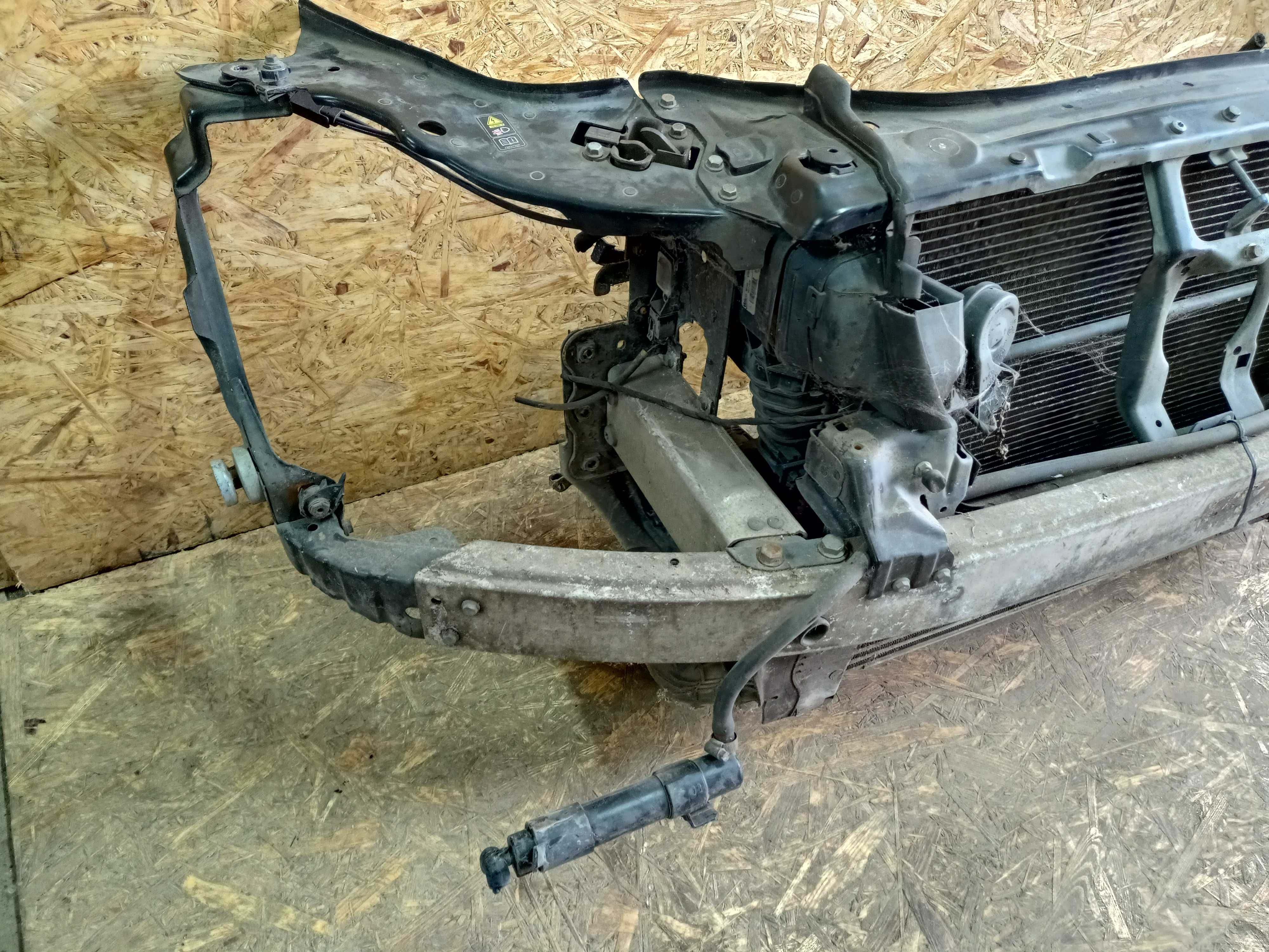 Mercedes W211 FL lift pas przedni wzmocnienie oryginał chłodnice CDI