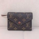 Nowe Louis Vuitton Victorine Mały portfel Kolor kawy przycisk