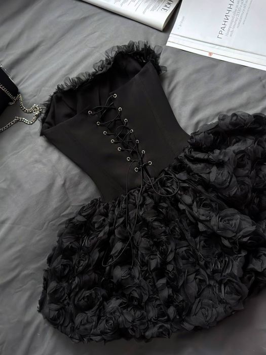 Корсетна жіноча сукня з квітами