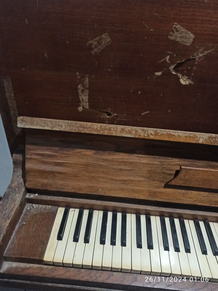 PIANO usado .....