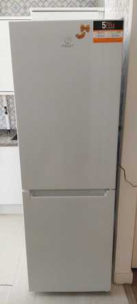 Combinado Indesit a funcionar perfeitamente