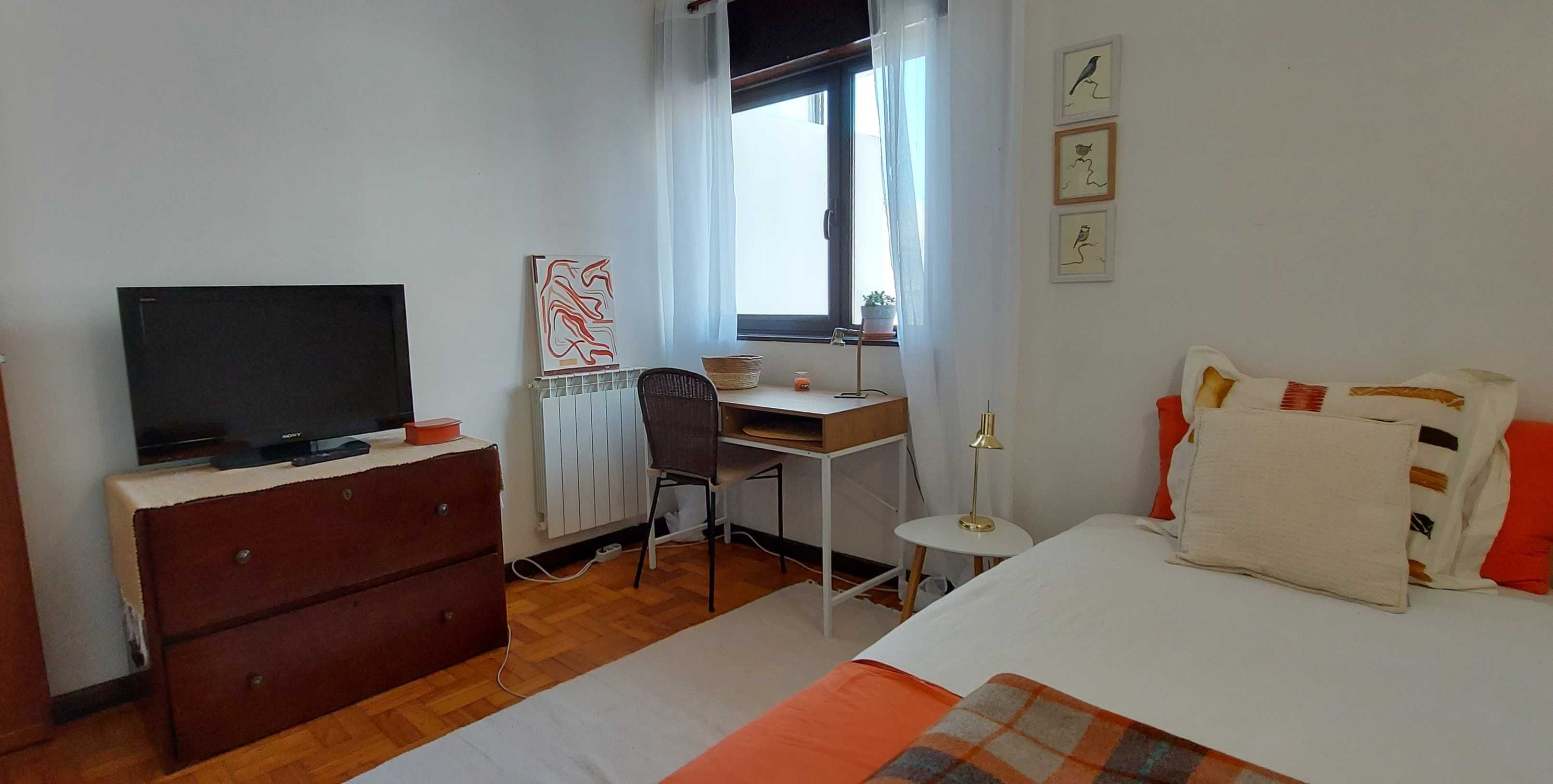 Quarto com casa de banho privativa