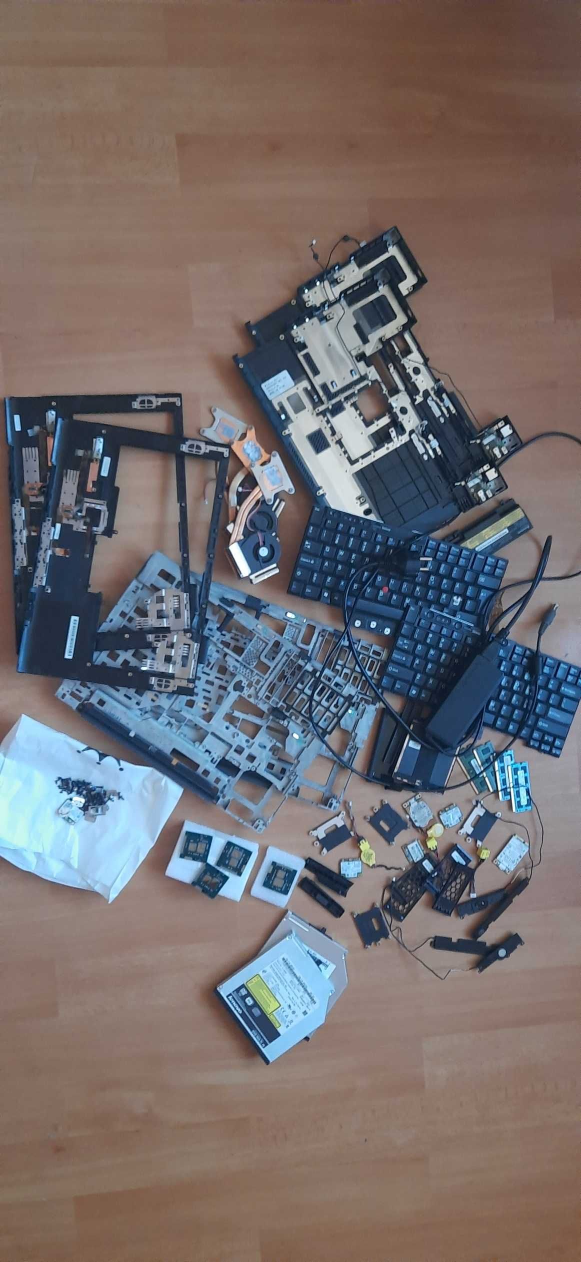 Lenovo T410 - różne komponenty, części