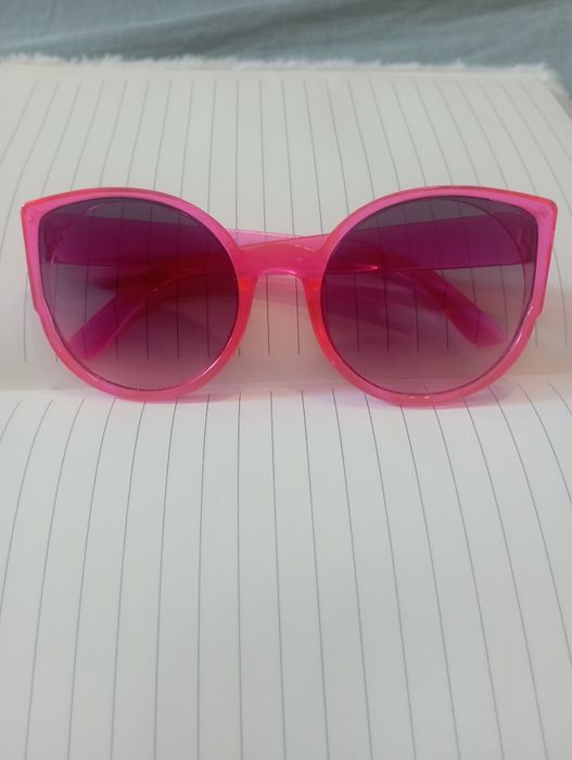 Сонцезахисні окуляри для дівчинки