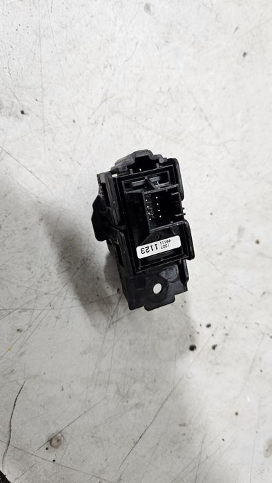 Przycisk przełącznik hamulca ręcznego opel insignia a astra j zafira c