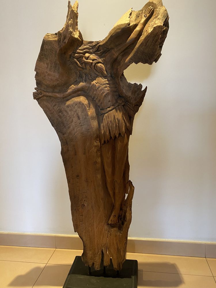 Cristo em madeira de teca
